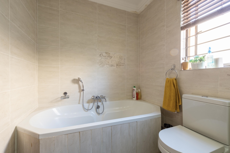 3 Bedroom Property for Sale in Geelhoutpark North West